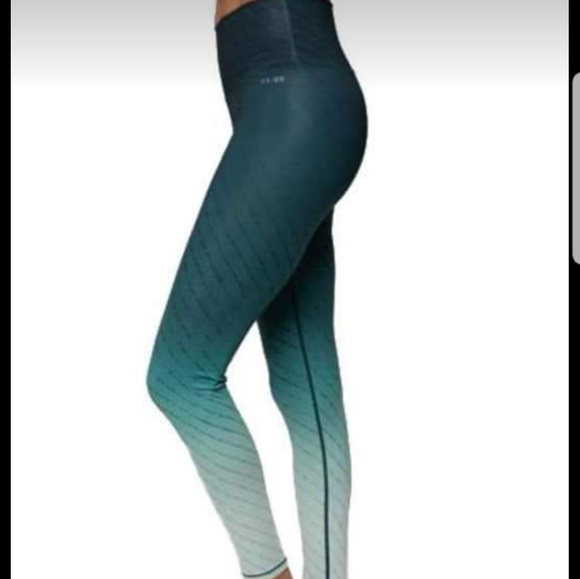 AR-33 NWT Leggings - Picture 1 of 1